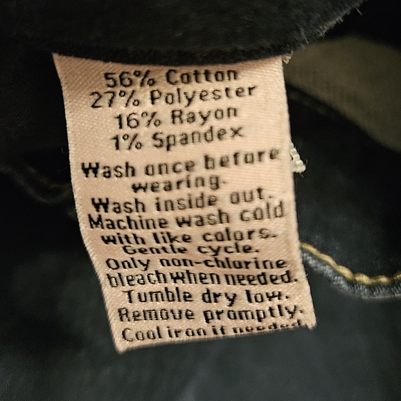 5/$25 Juicy Couture Flaunt It Bermuda Short - Picture 9 of 9